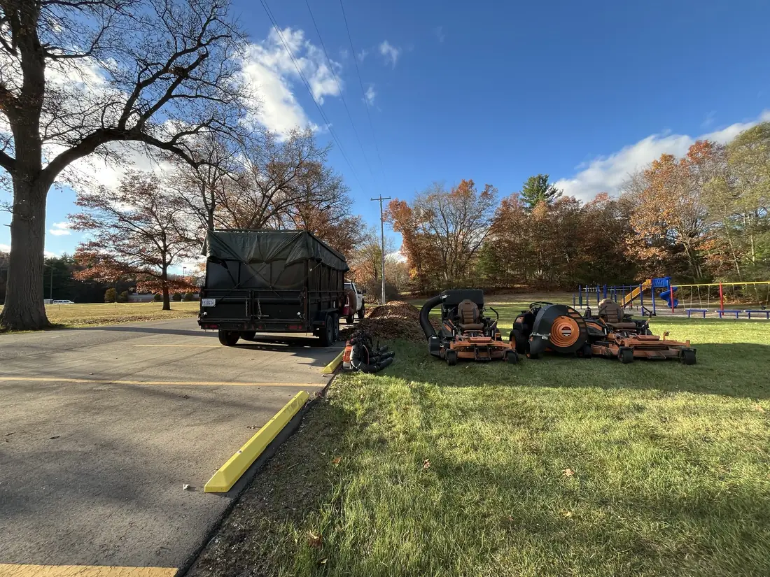 Seasonal Cleanups project by North Shade Lawn
